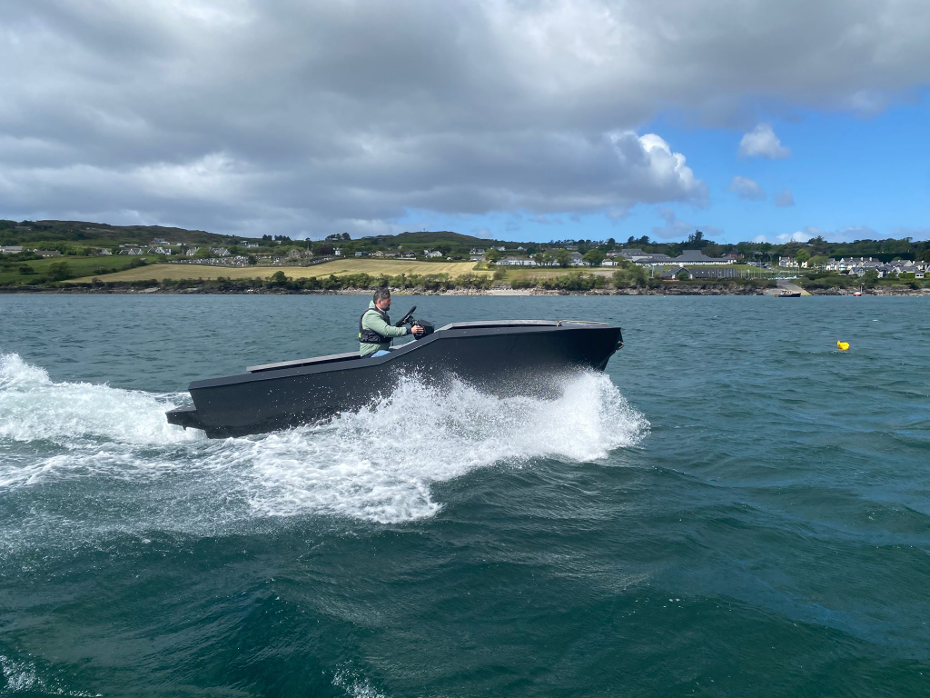 Teal Marine 5m — Running on calm water